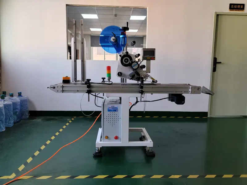 Automatic Flat Labeling Machine Bag Card — Machine & packaging view 3
